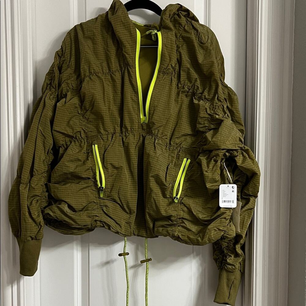 NWT Free People Movement Happy Camper Pullover Martini/Moss Size Small - Picture 5 of 12